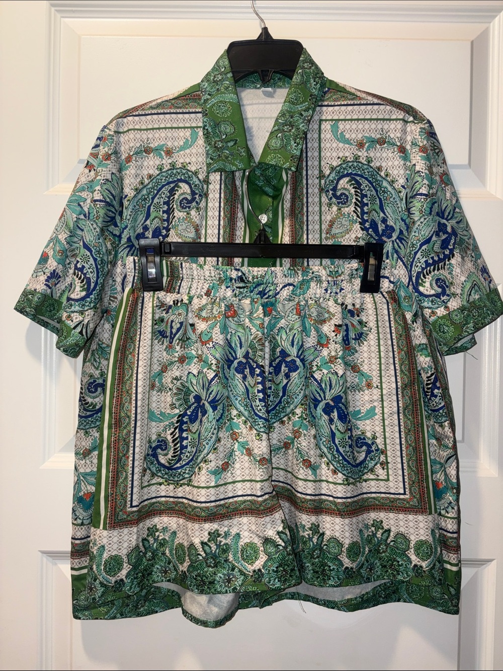 Women’s 2 Piece Set Green Paisley Short Sleeve Shirt & Shorts
